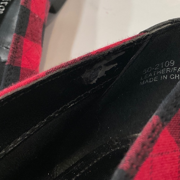 BELLA VITA Loafer Black Red Plaid Tassel Size 9 - Picture 8 of 8